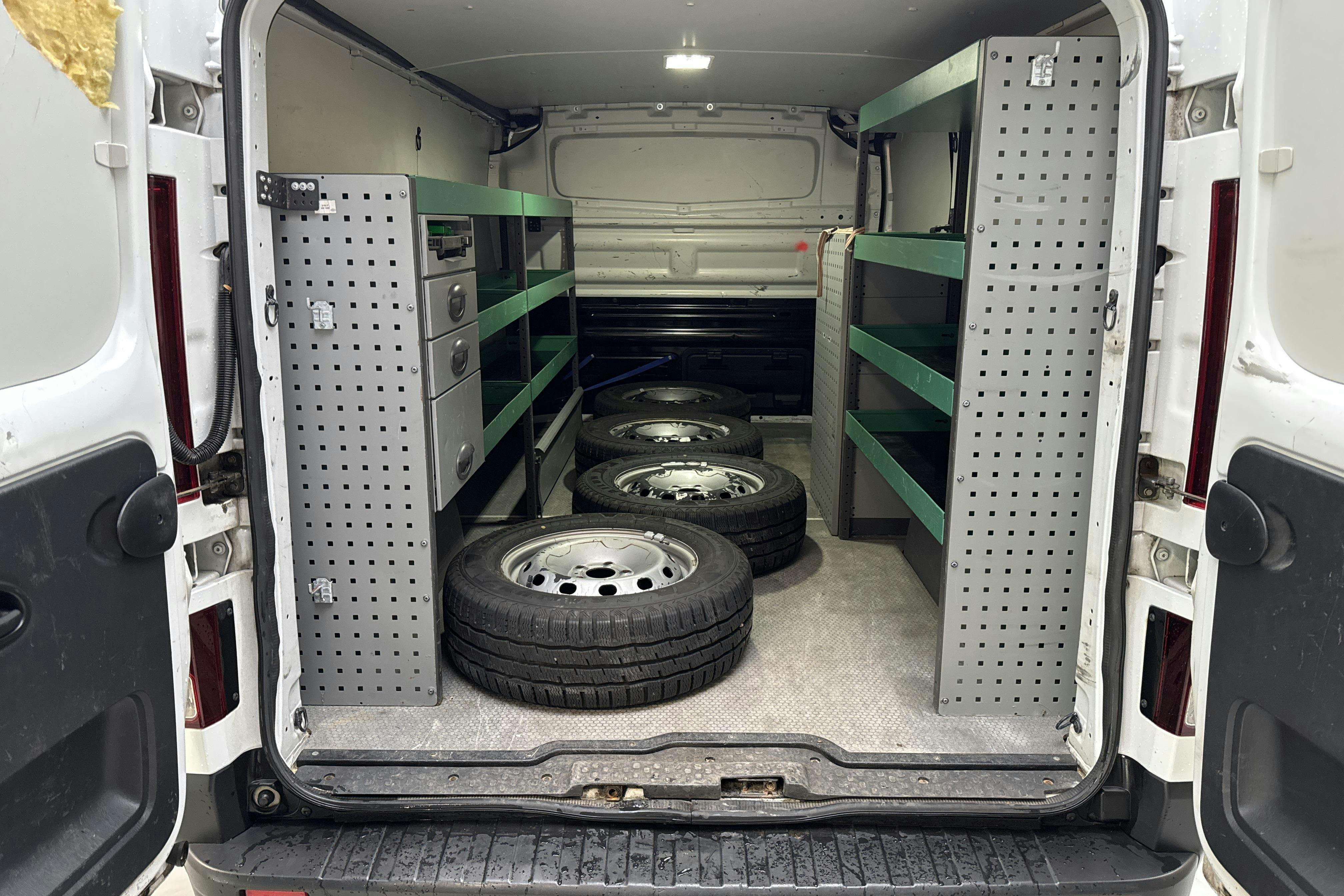 Vehicle Image 8