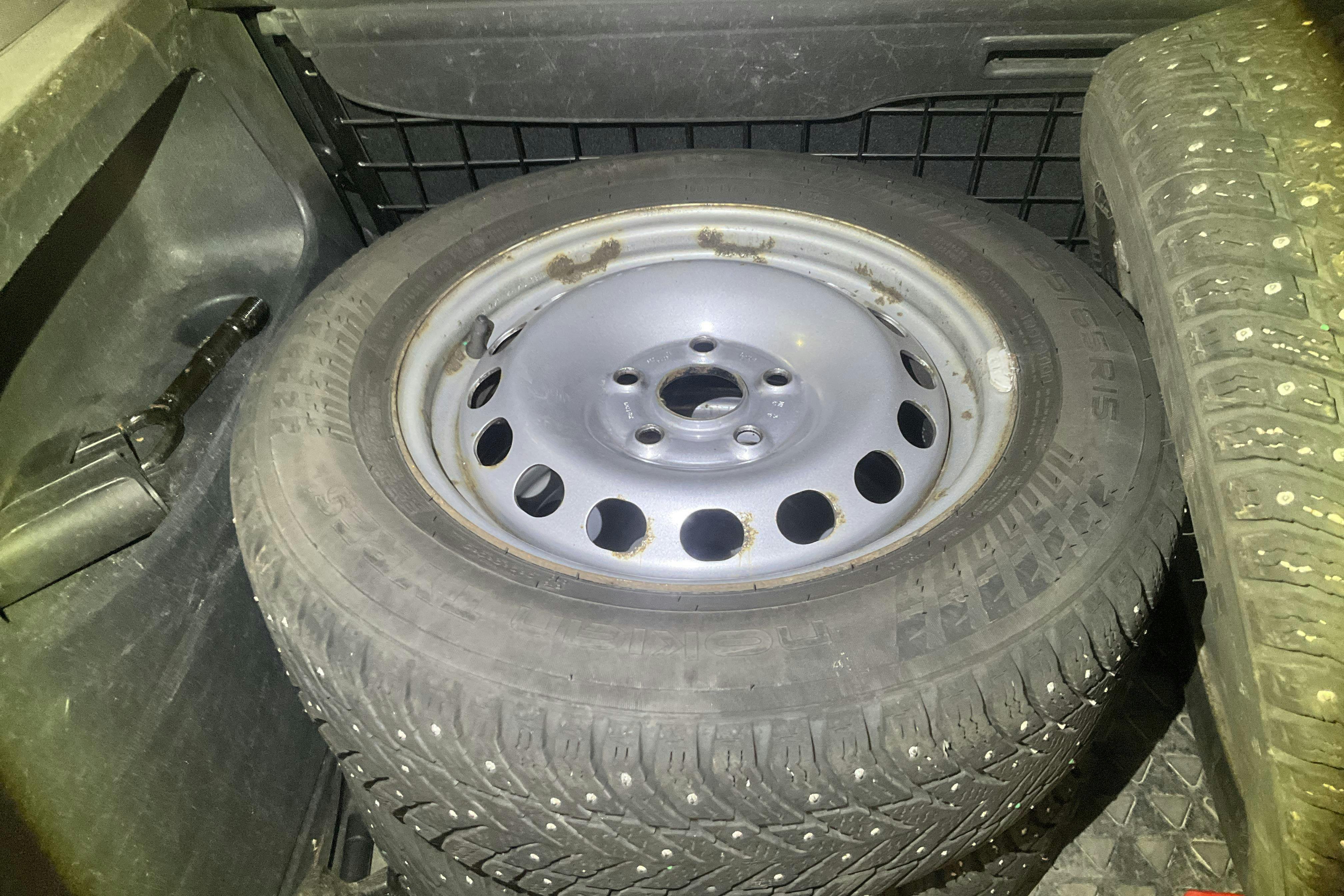 Vehicle Image 12