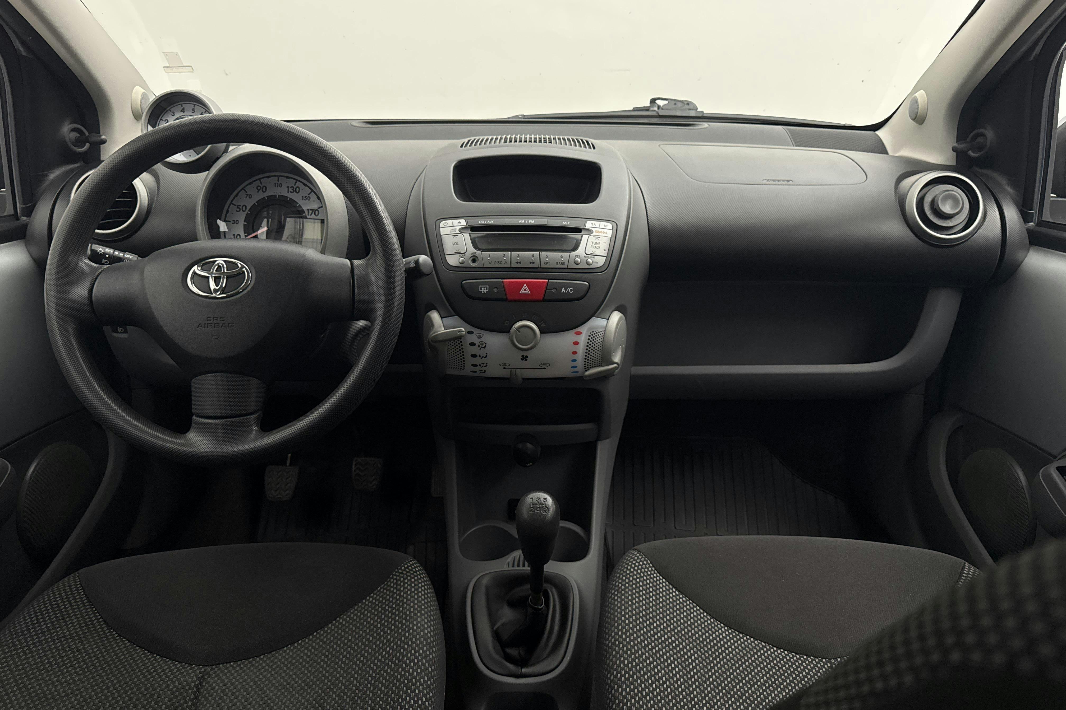 Vehicle Image 6
