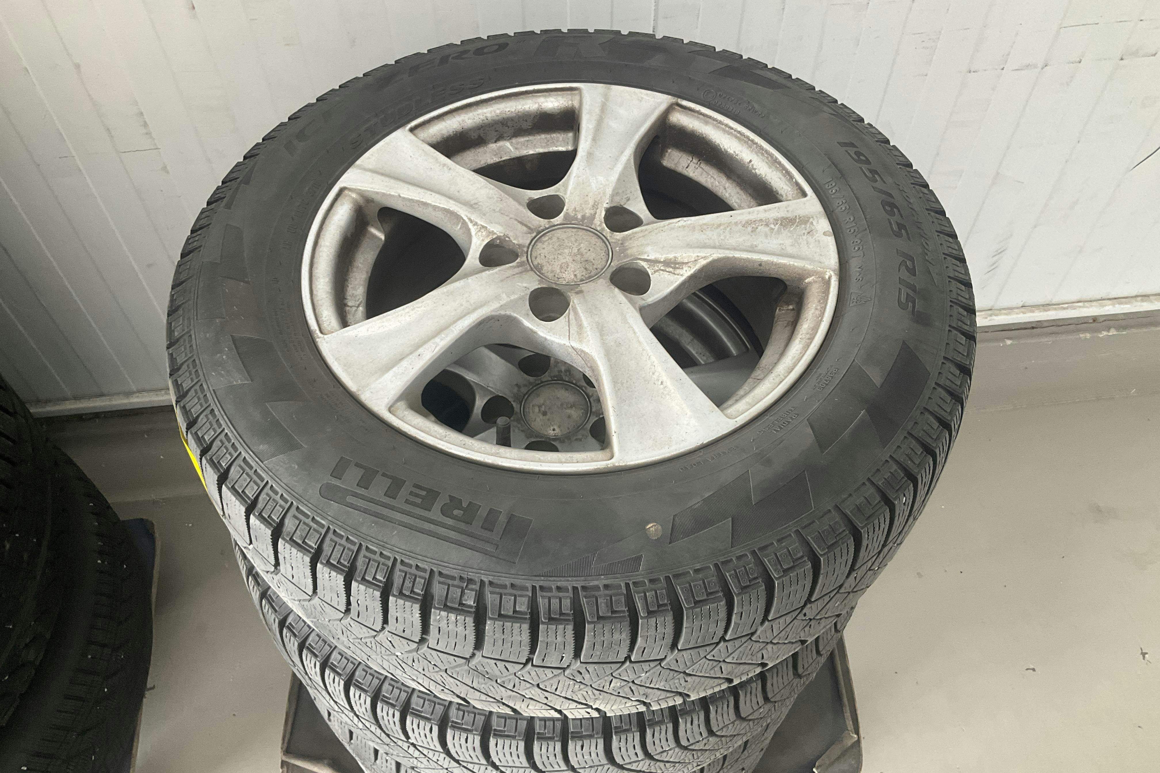 Vehicle Image 14