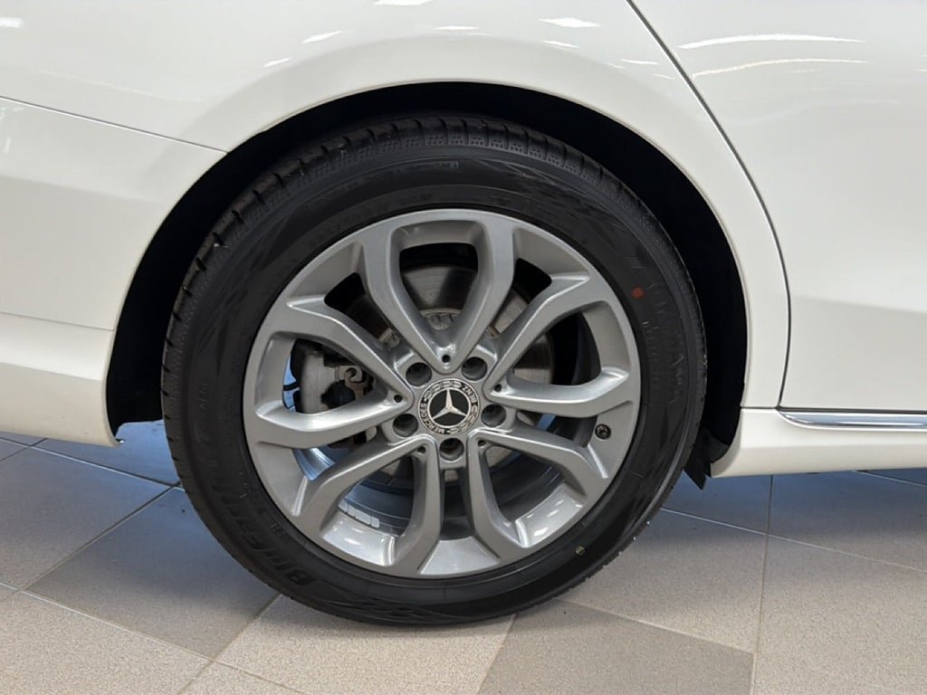 Vehicle Image 17