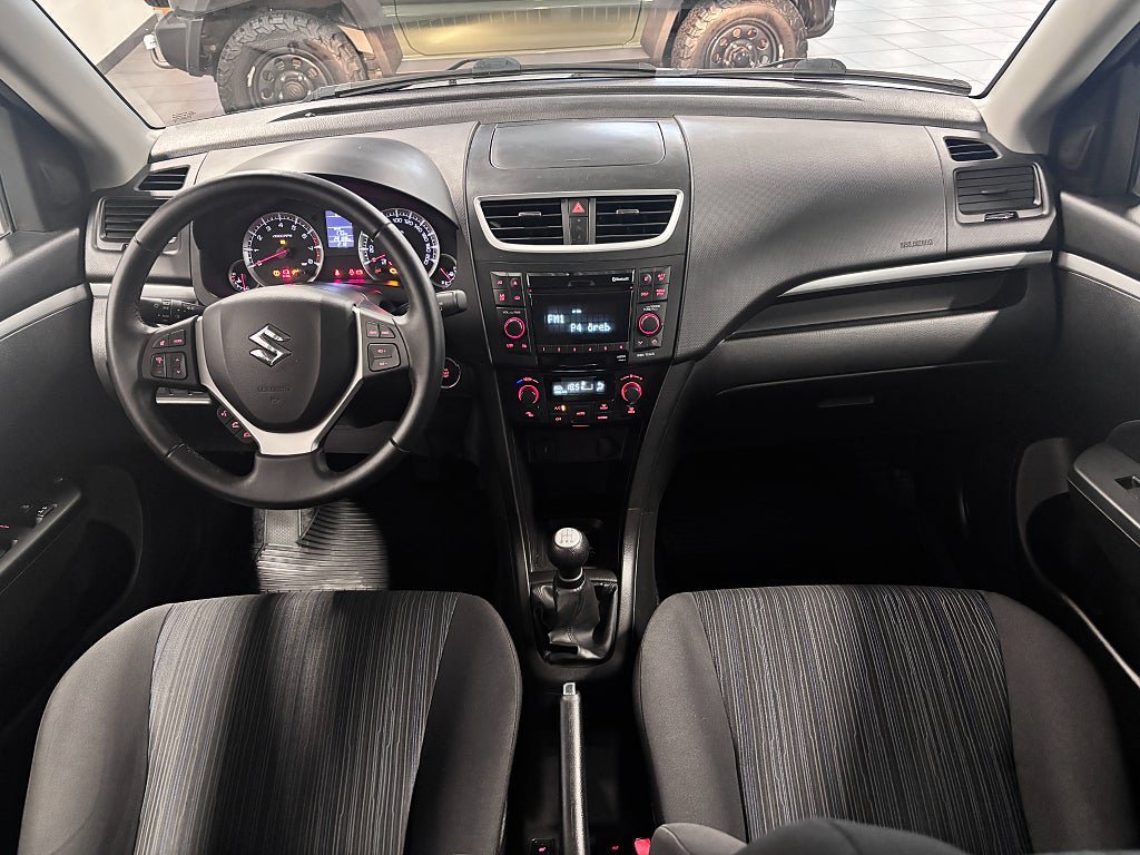 Vehicle Image 6