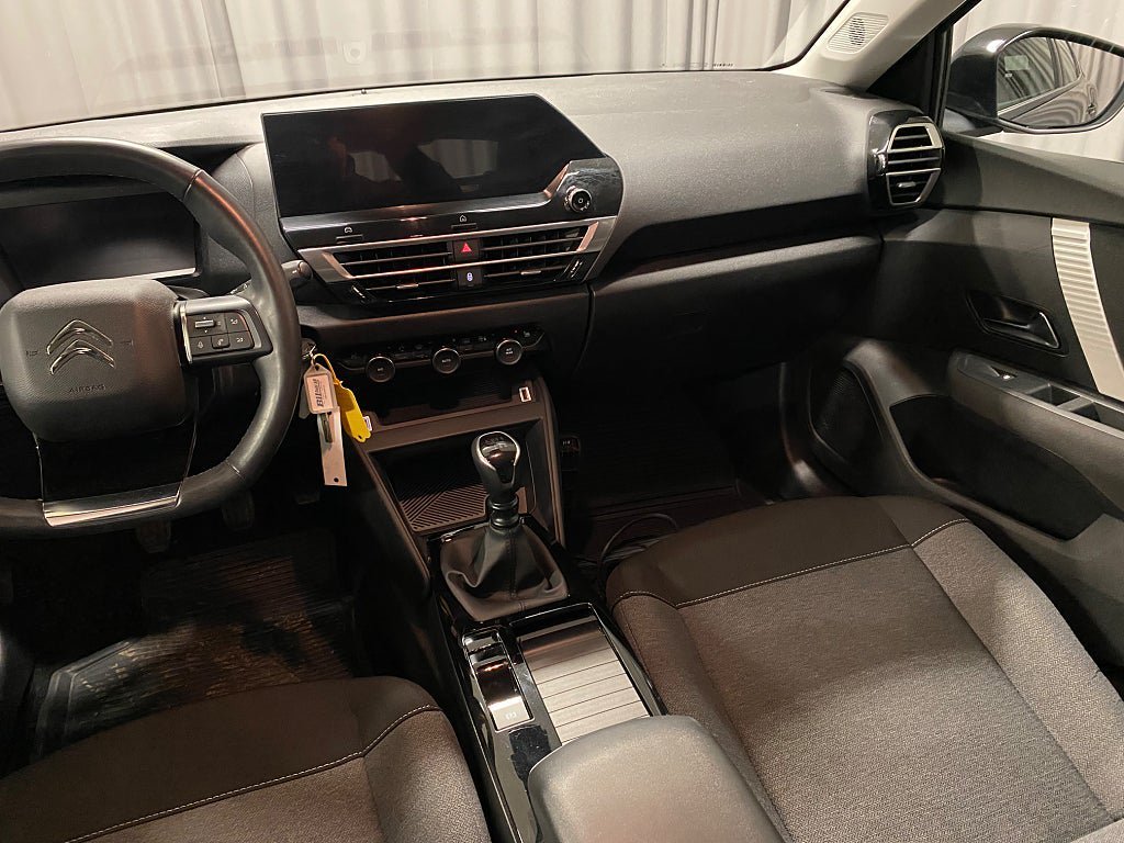 Vehicle Image 9