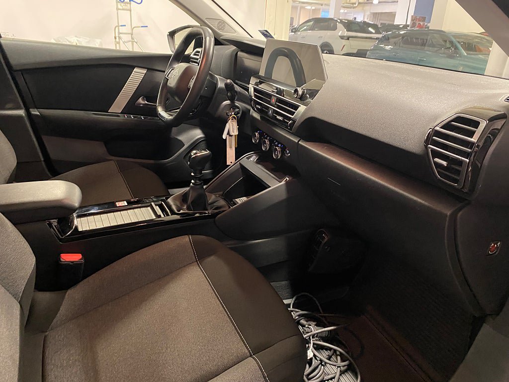 Vehicle Image 21