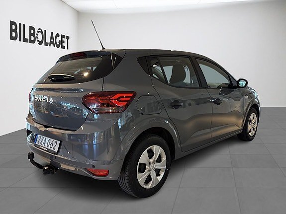 Vehicle Image 4