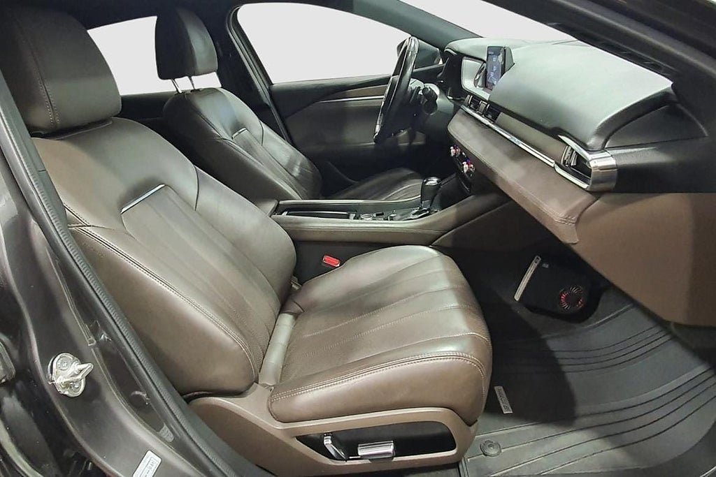 Vehicle Image 16