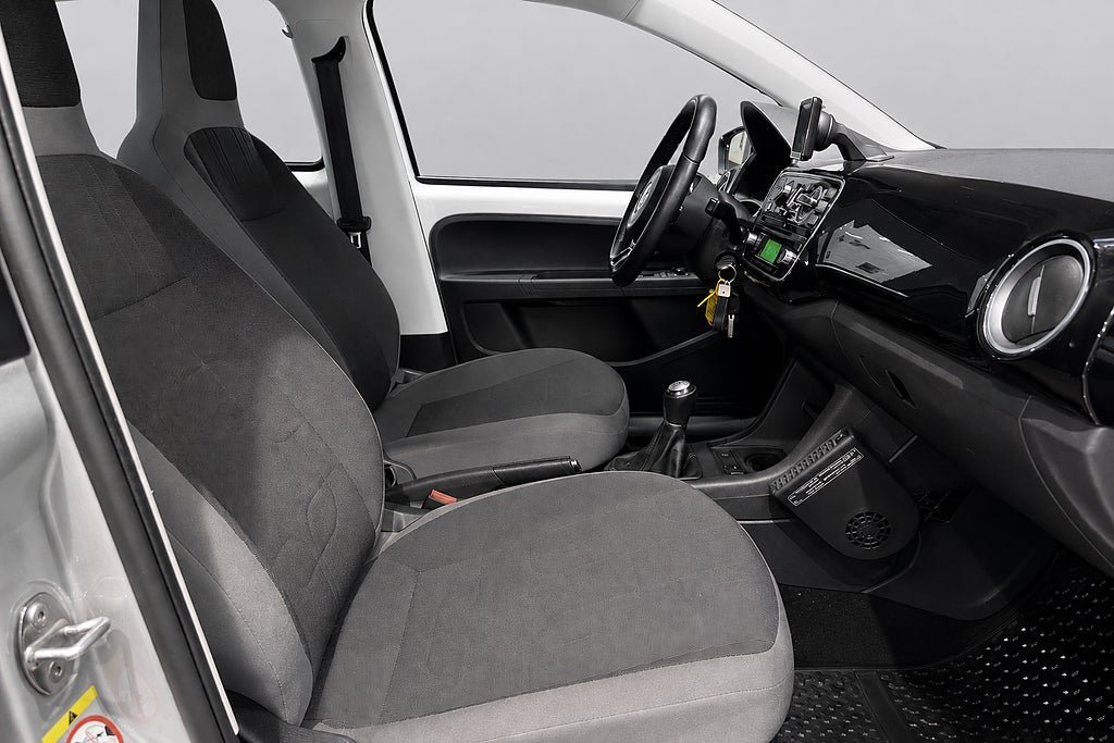 Vehicle Image 12