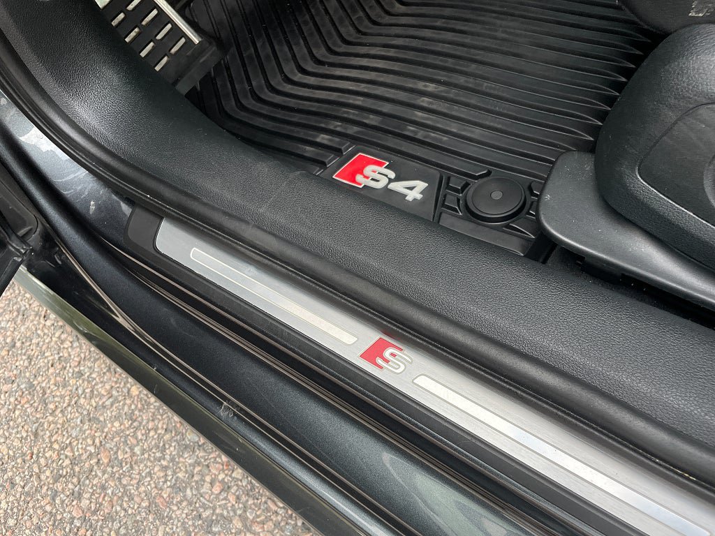Vehicle Image 25