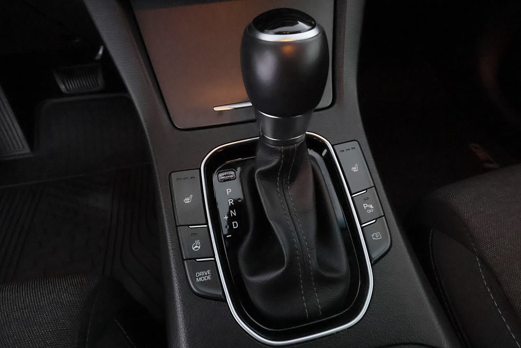 Vehicle Image 25