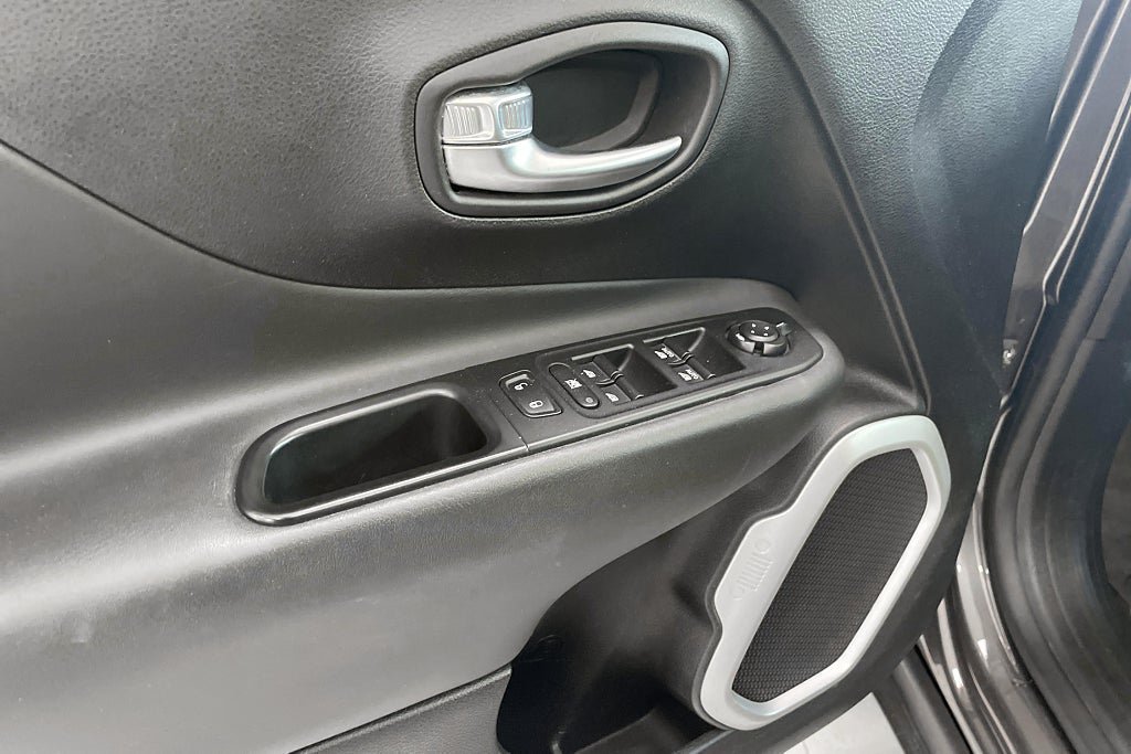 Vehicle Image 19