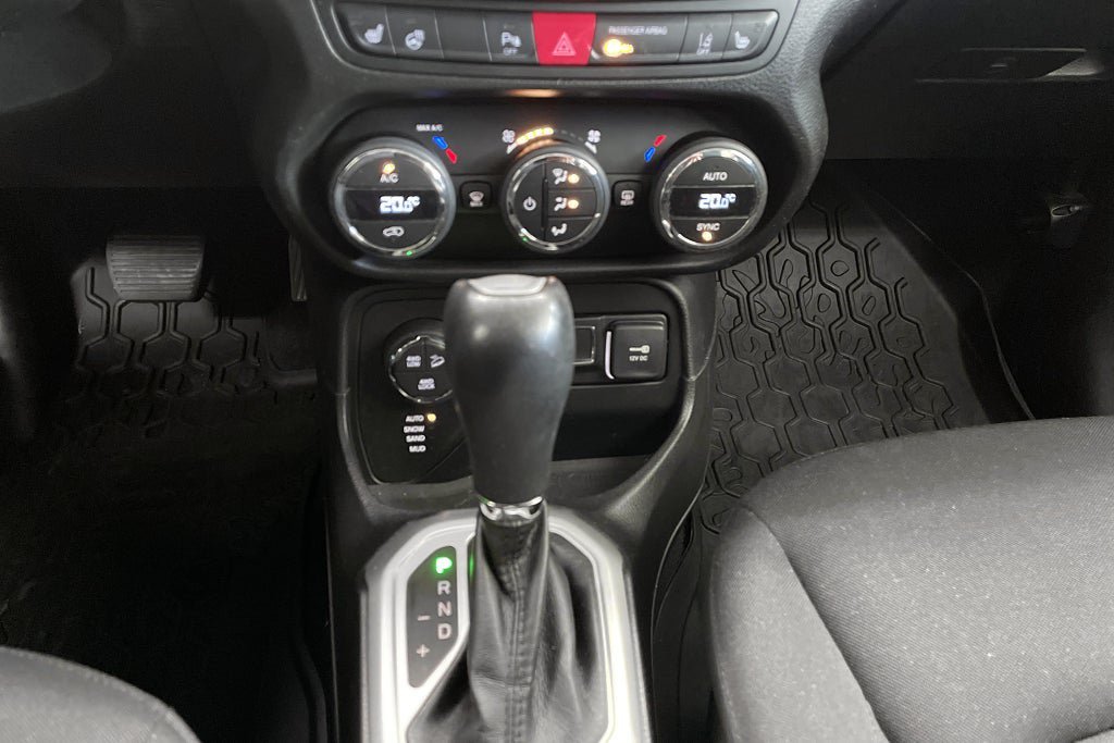 Vehicle Image 25