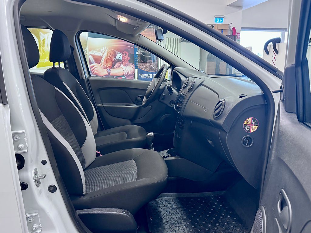 Vehicle Image 8
