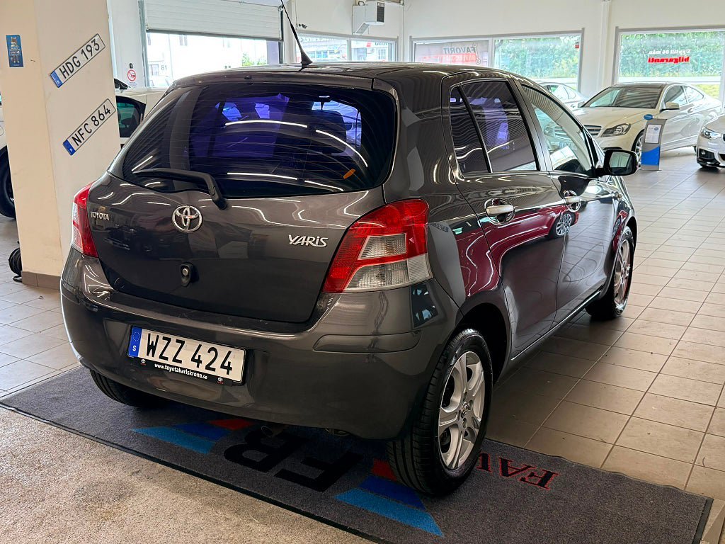 Vehicle Image 12