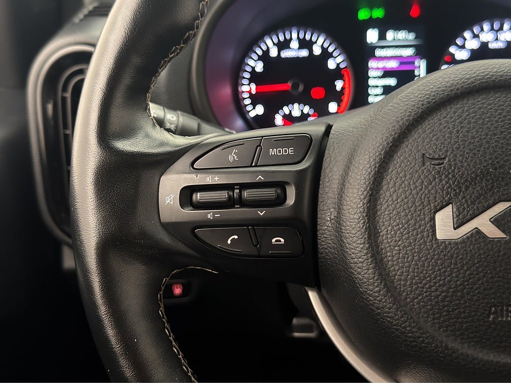 Vehicle Image 24