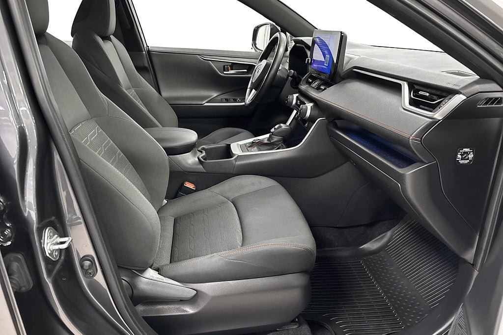 Vehicle Image 16
