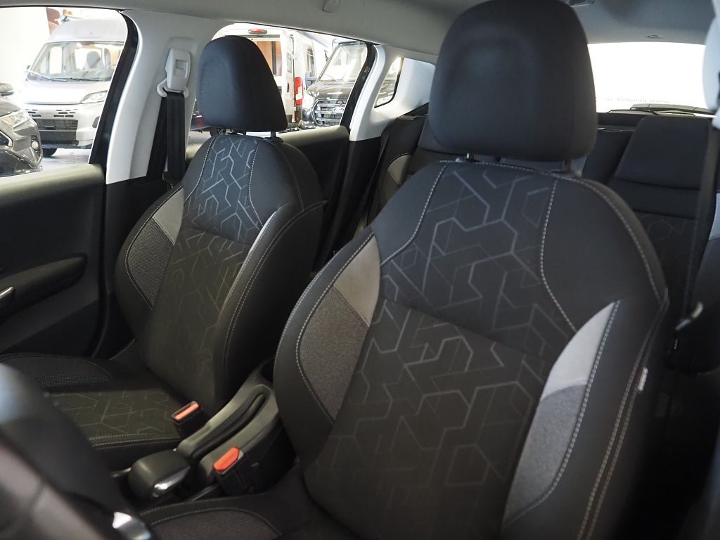 Vehicle Image 14