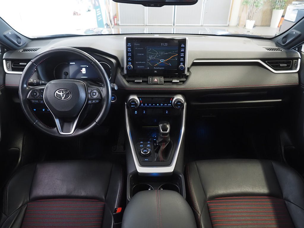 Vehicle Image 16
