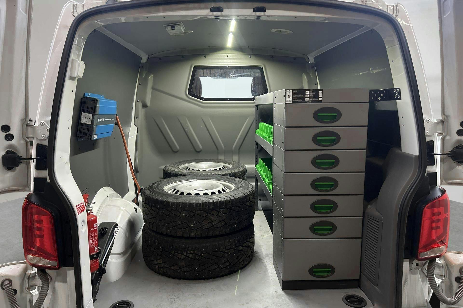 Vehicle Image 9