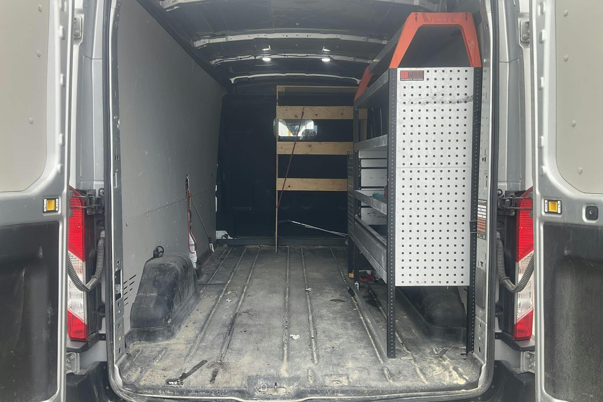 Vehicle Image 9