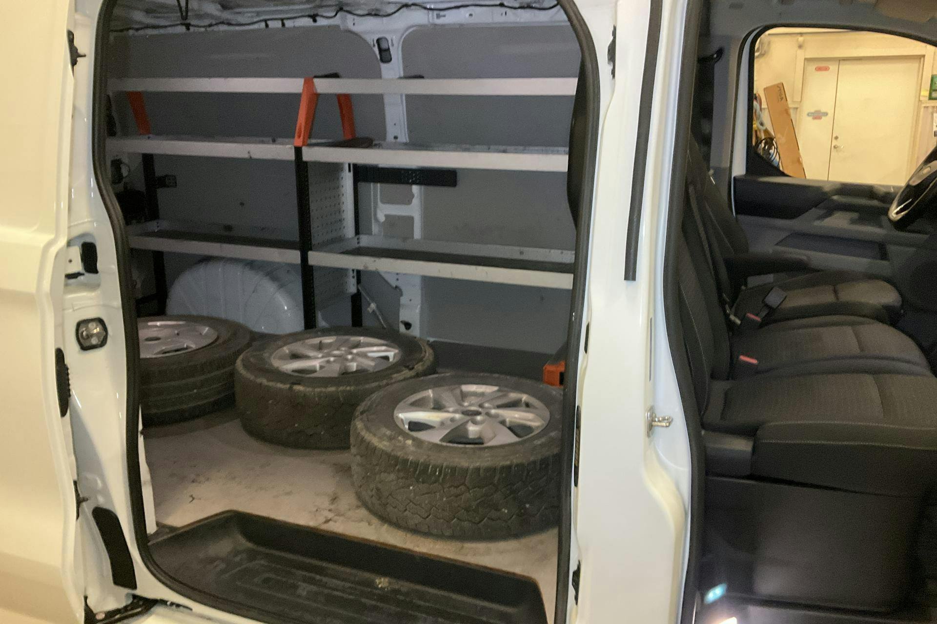Vehicle Image 9