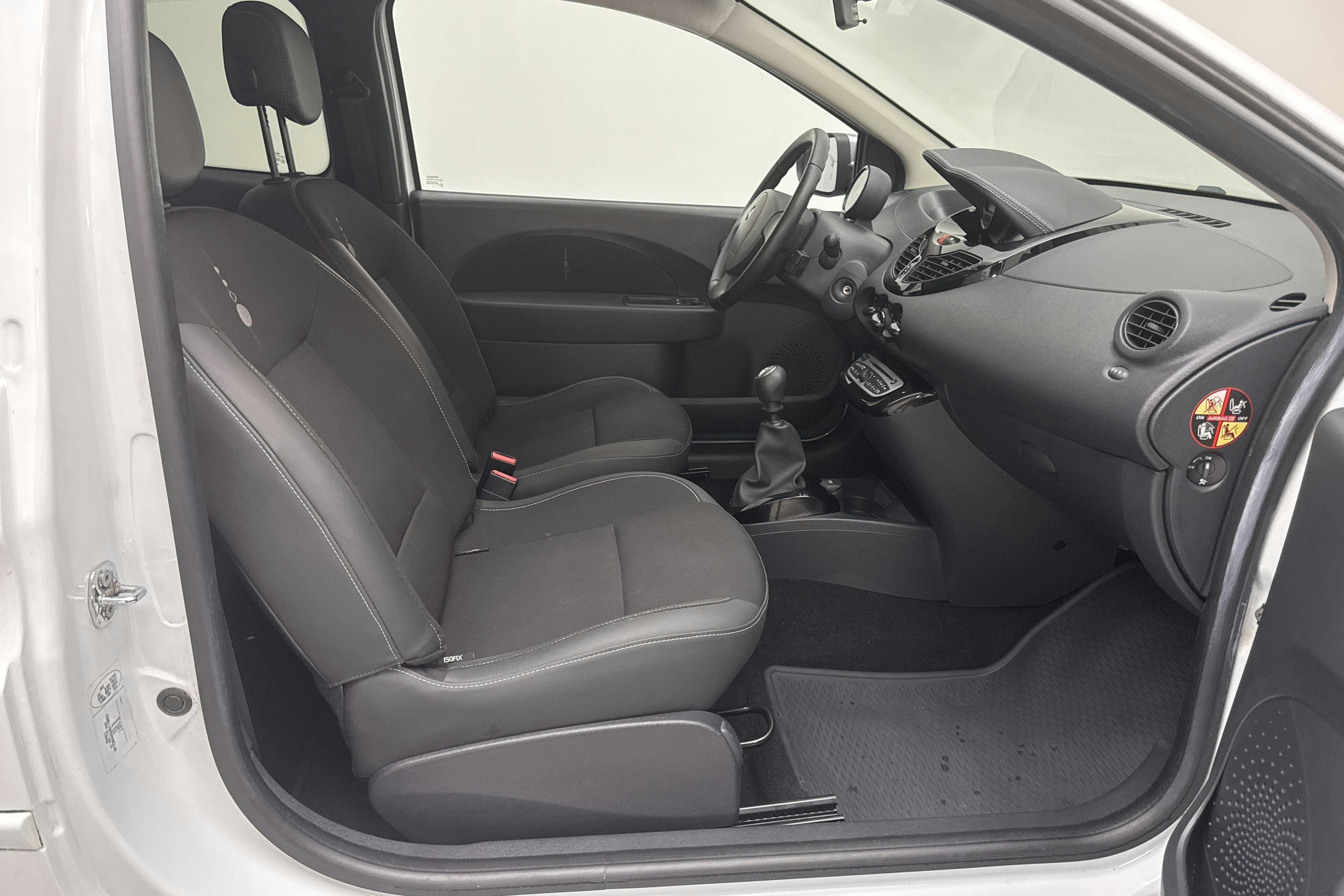 Vehicle Image 6