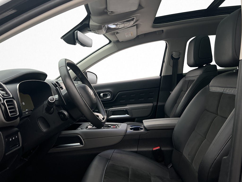Vehicle Image 12