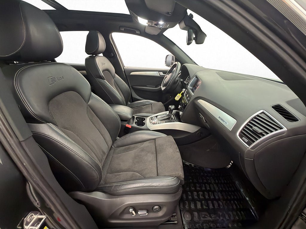 Vehicle Image 25
