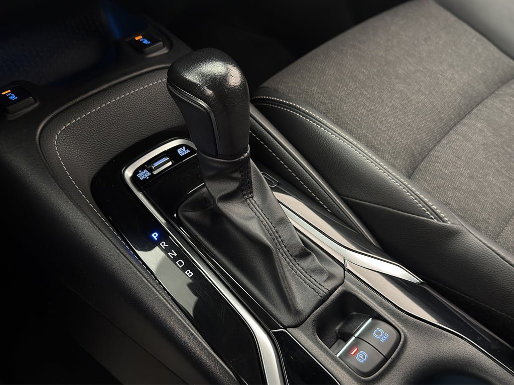 Vehicle Image 25