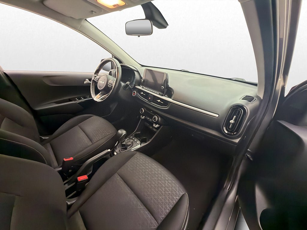 Vehicle Image 25