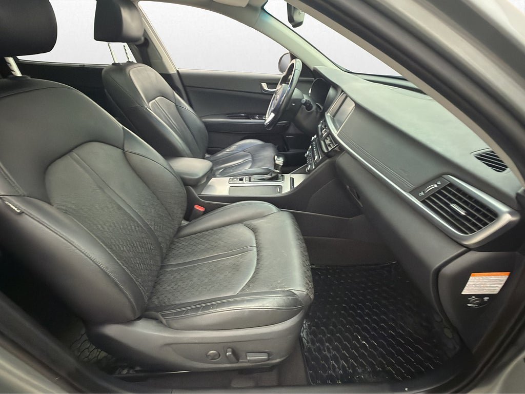 Vehicle Image 32