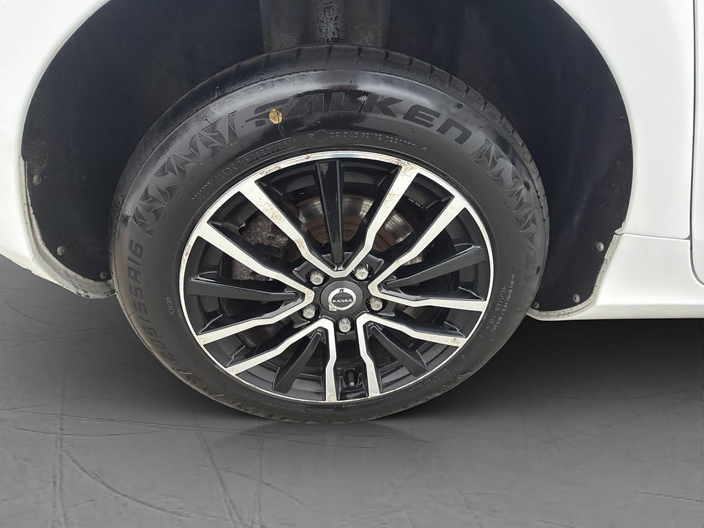 Vehicle Image 28