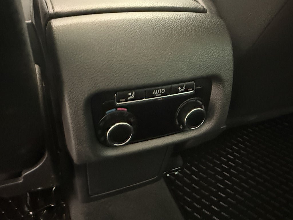 Vehicle Image 29