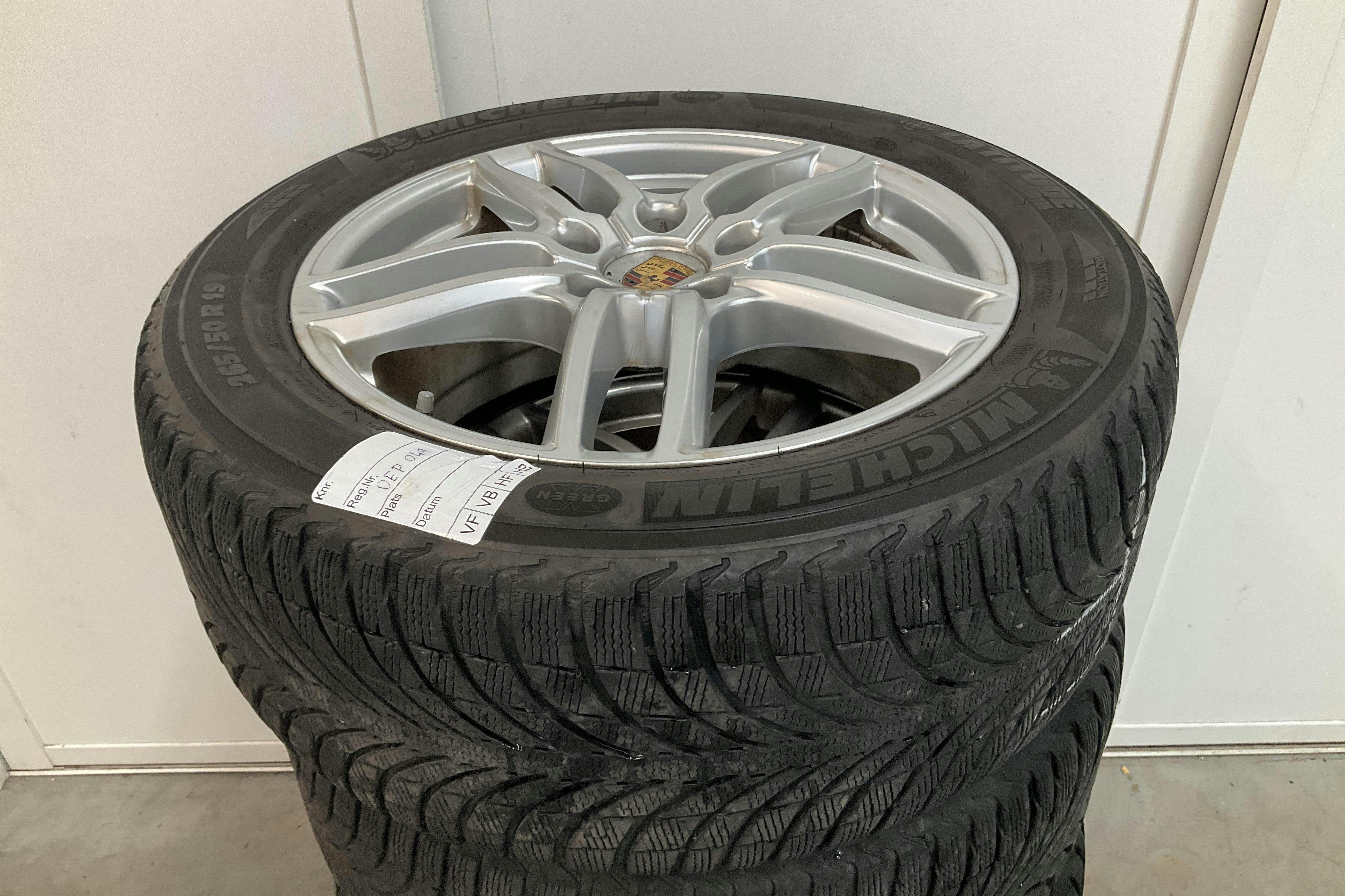 Vehicle Image 14