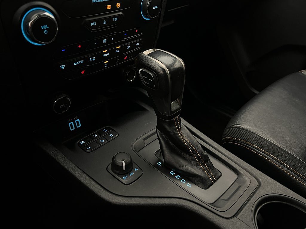 Vehicle Image 28
