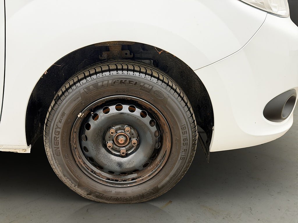Vehicle Image 32
