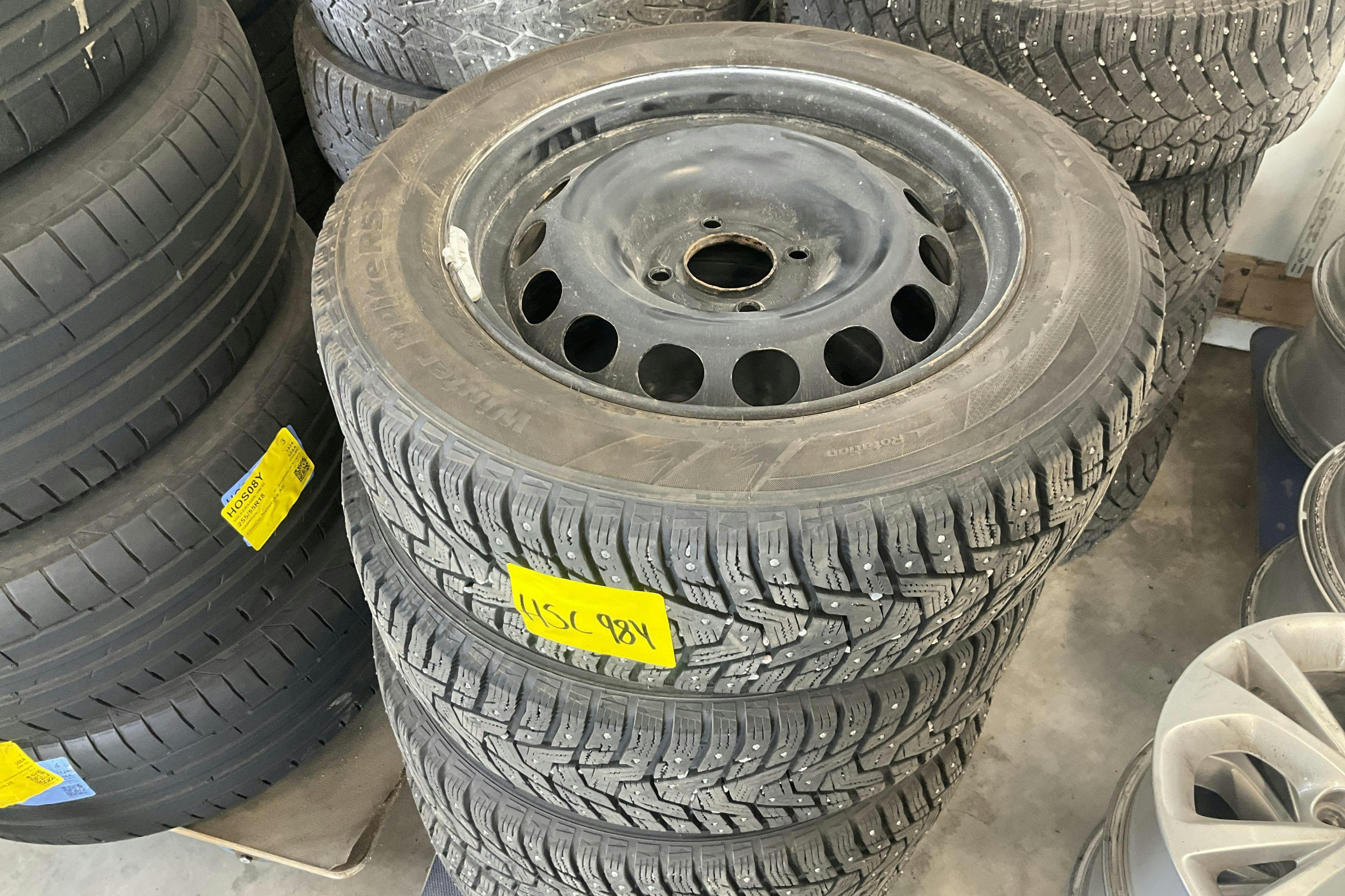 Vehicle Image 12