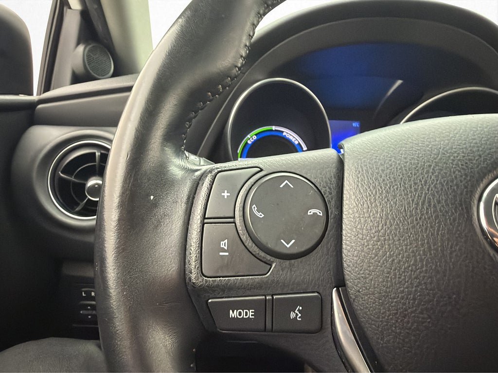 Vehicle Image 16
