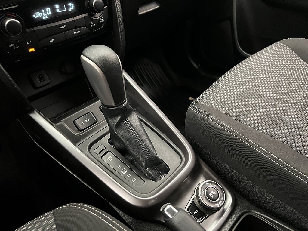 Vehicle Image 25