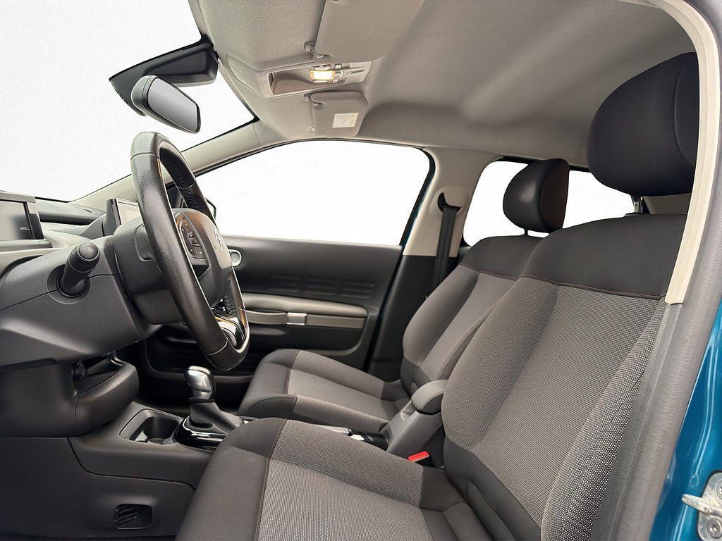 Vehicle Image 12