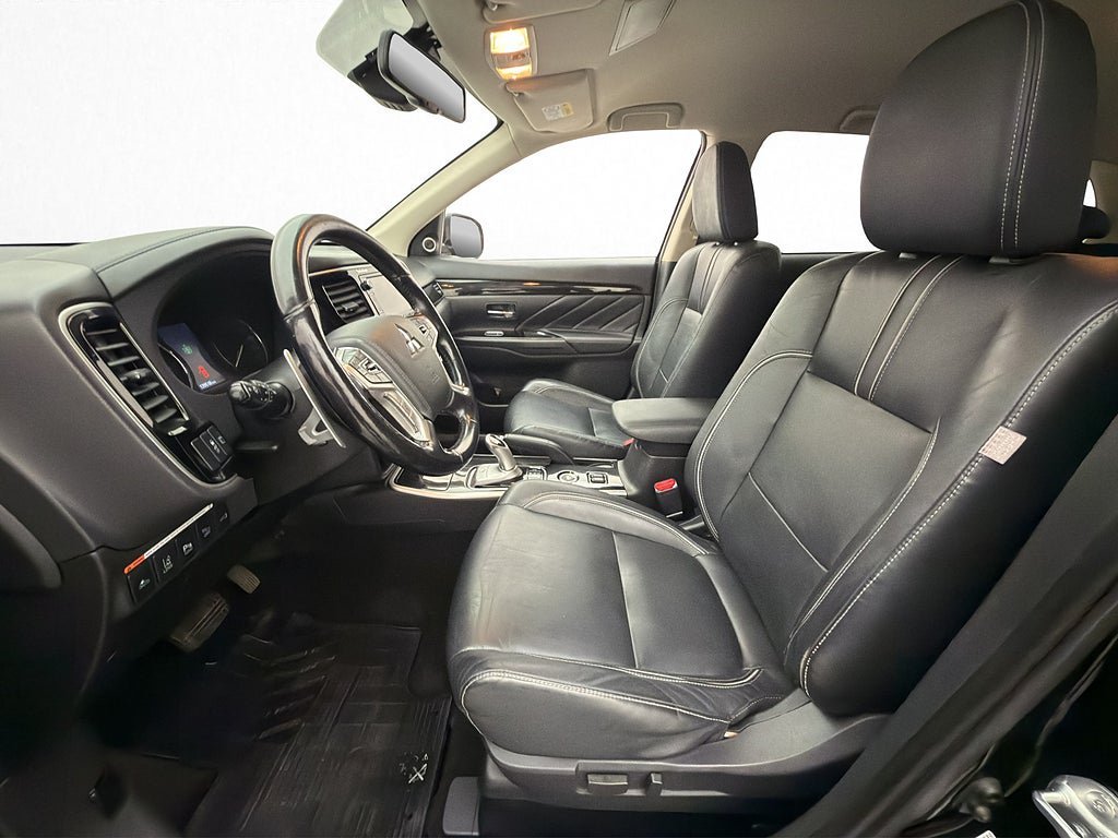 Vehicle Image 13