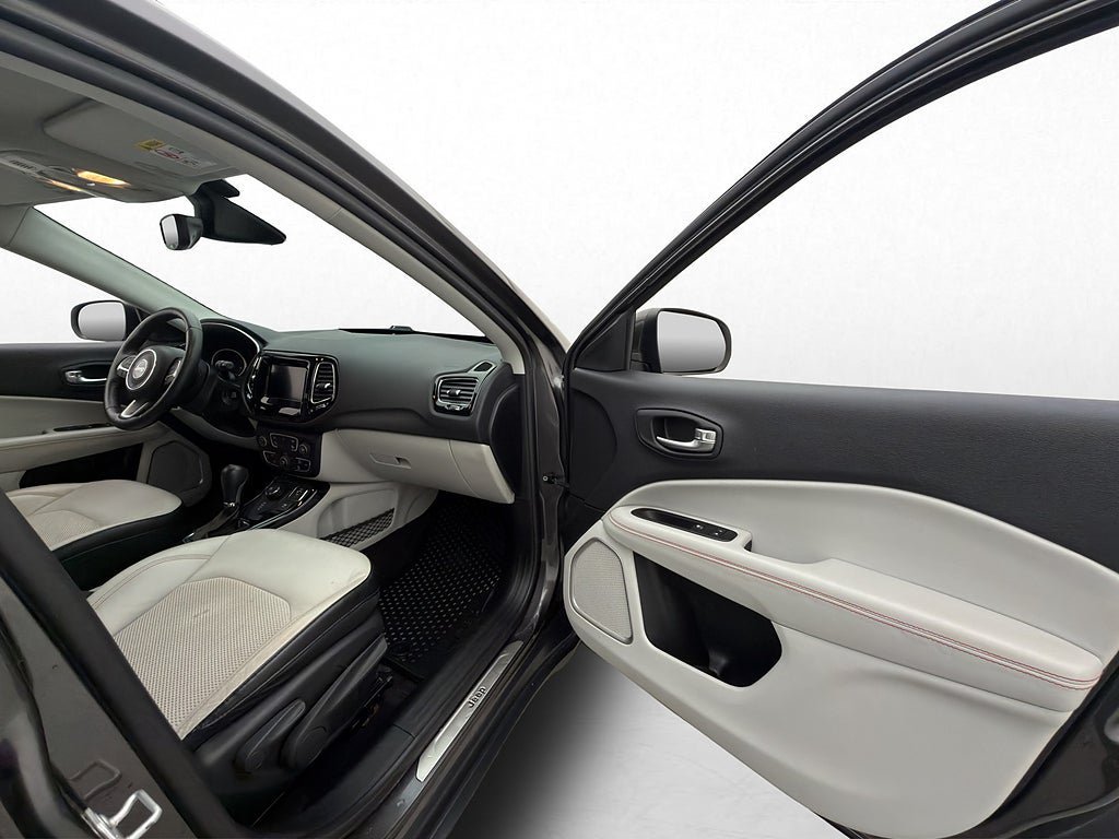 Vehicle Image 23