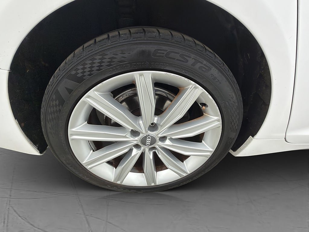 Vehicle Image 30