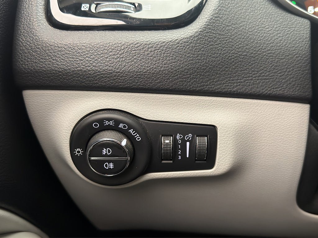 Vehicle Image 28