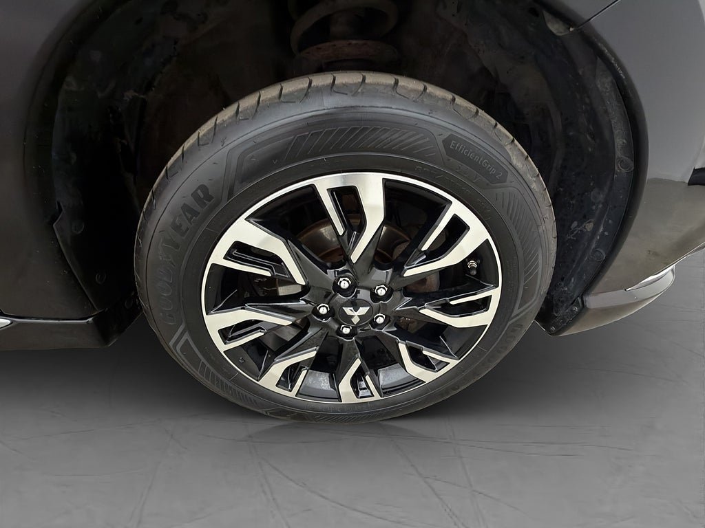 Vehicle Image 32