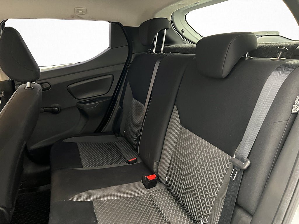 Vehicle Image 17