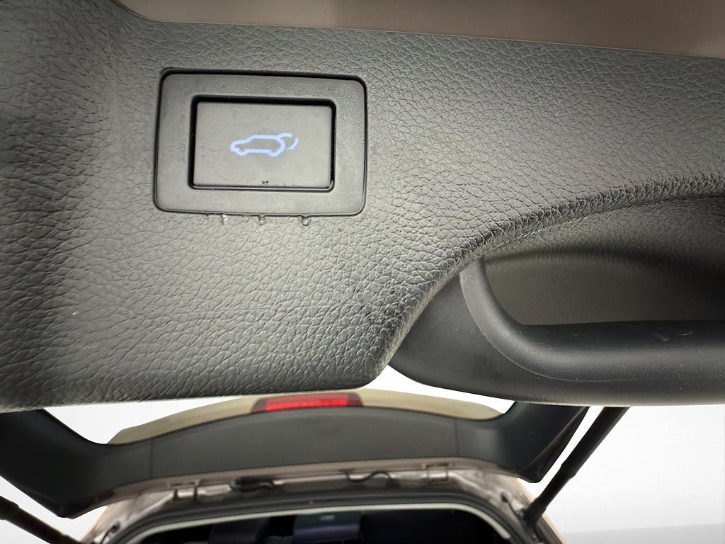 Vehicle Image 32