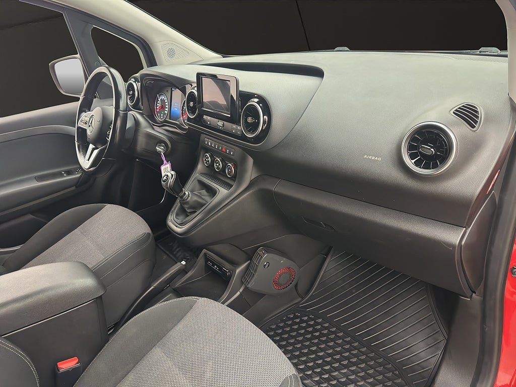 Vehicle Image 26