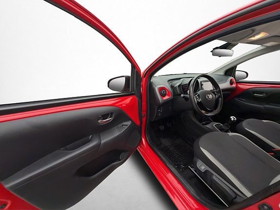 Vehicle Image 9