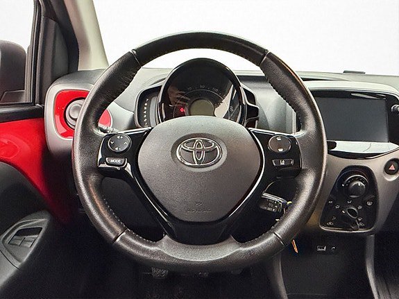 Vehicle Image 11