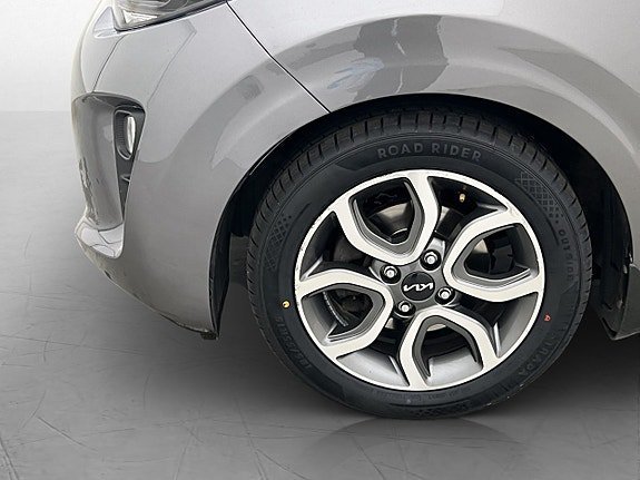 Vehicle Image 25